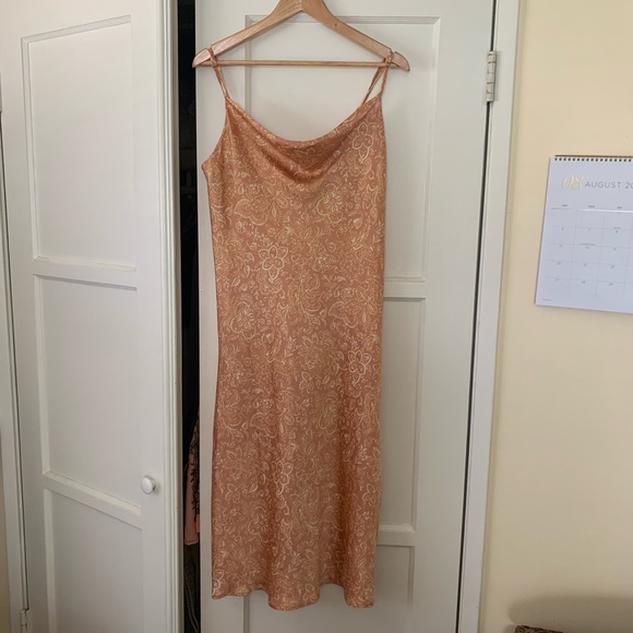 Paisley peach silk slip with a waterfall neck line from lilyful - Picture 2 of 5